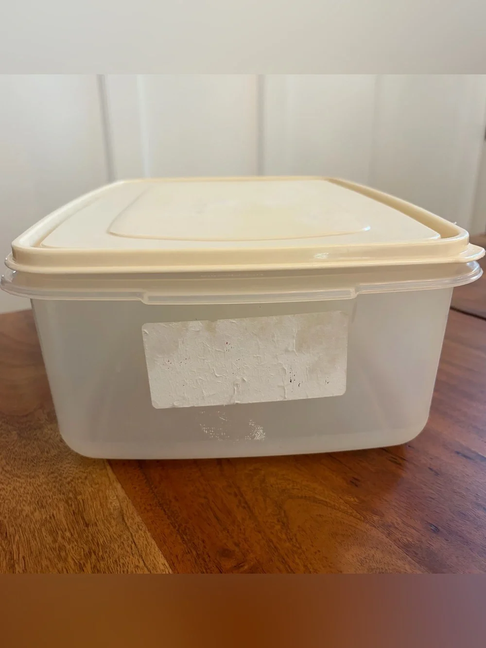 TWO Vintage Rubbermaid Servin’ Saver Container Rectangle 3863 Almond Lid 33 Cups